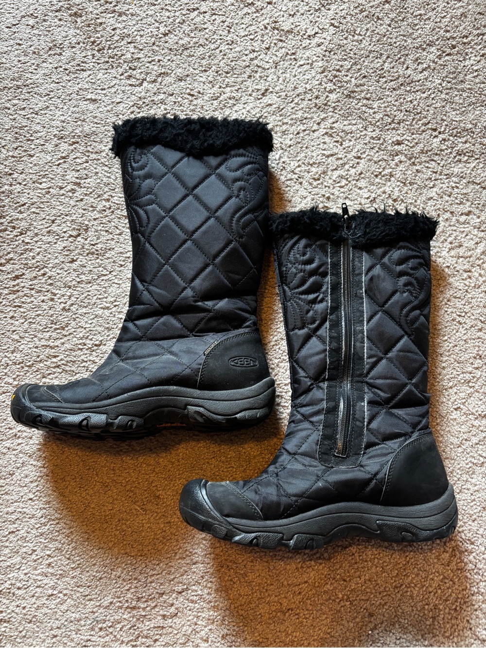 Keen Black Quilted Women's Winter Boots with Faux Fur Trim